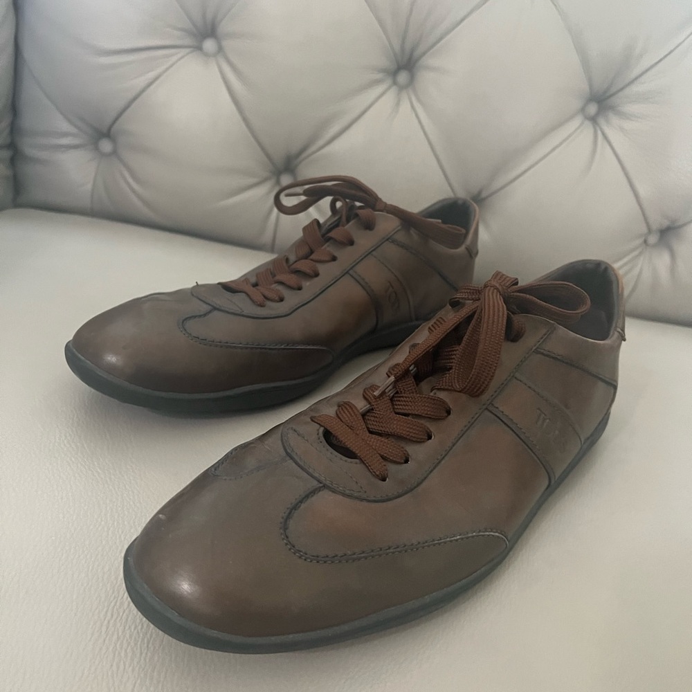 Tod’s lace up men’s casual leather sneakers Size:  13